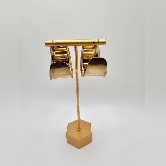 Womens Fashion Gold Tone Wide Hoop Earrings Costume Jewelry - Picture 5 of 15